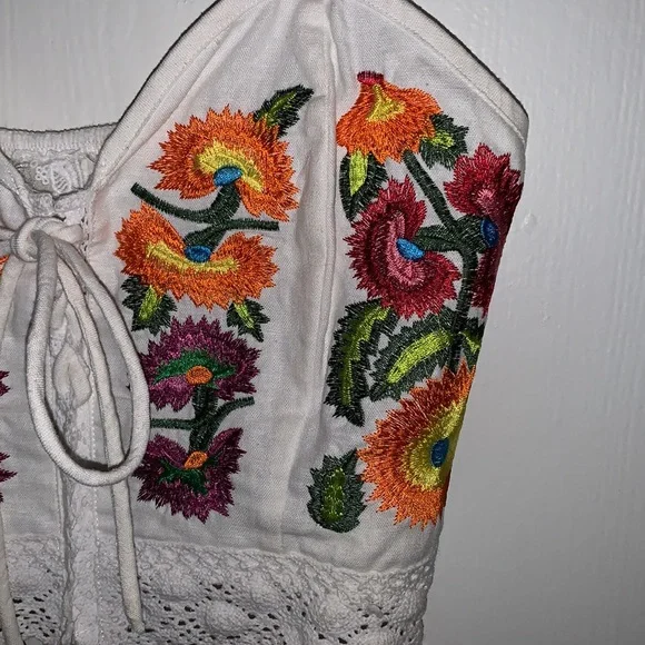 Sadie & Sage Floral Embroidered Crop Top, adjustable spaghetti strap - Picture 4 of 10